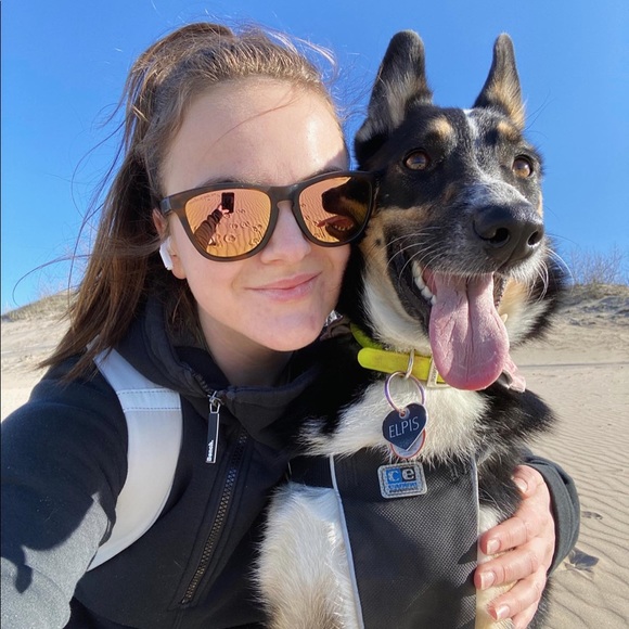 Meet your Posher, Britt! - Picture 1 of 1